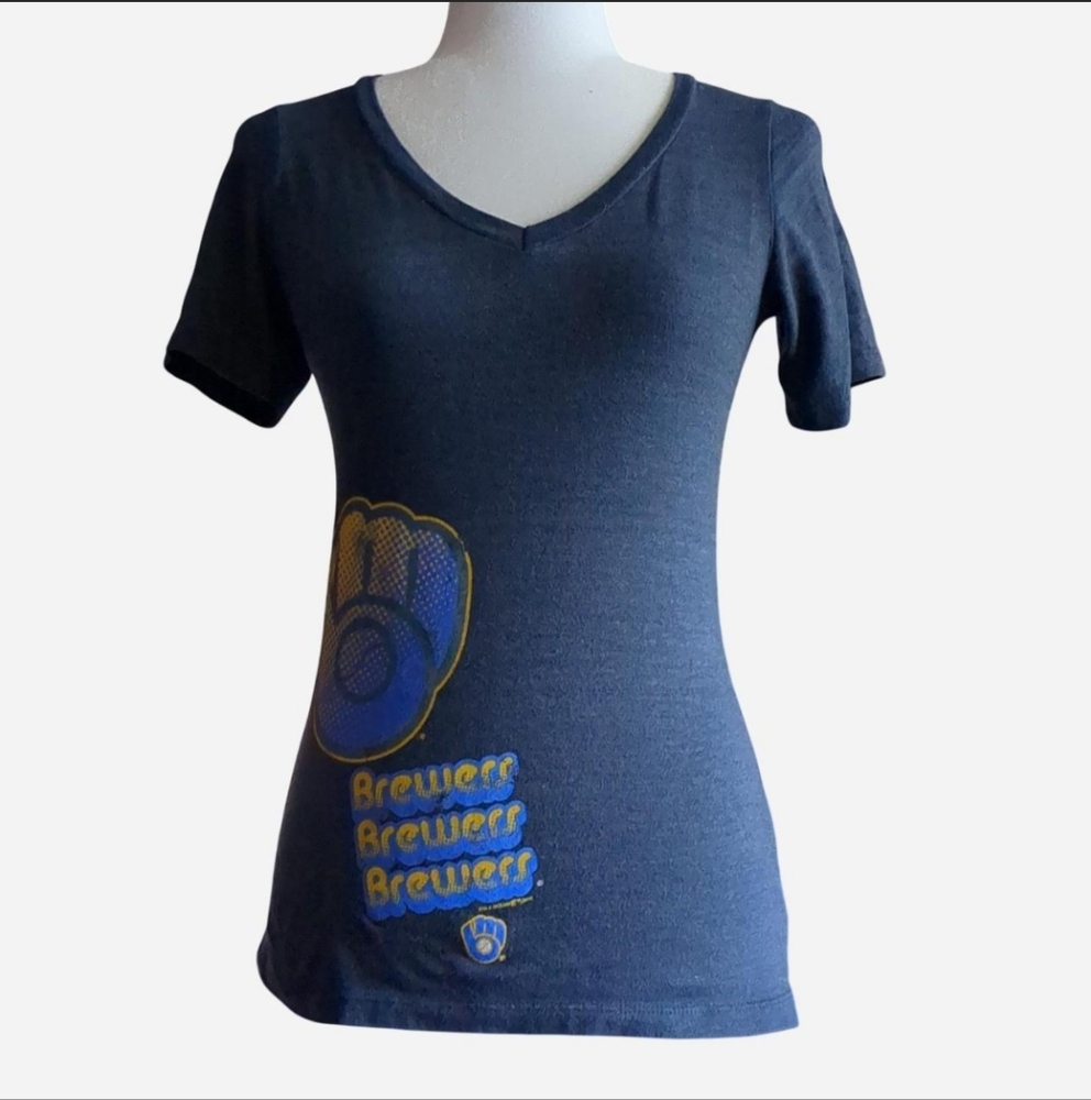 VINTAGE VIBE Milwaukee Brewers 5th & Ocean Women’s V-Neck Tee Size Medium